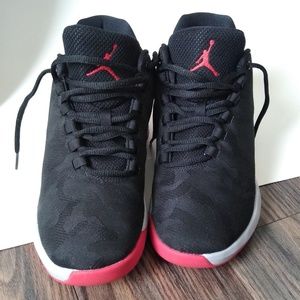Jordans youth size 6